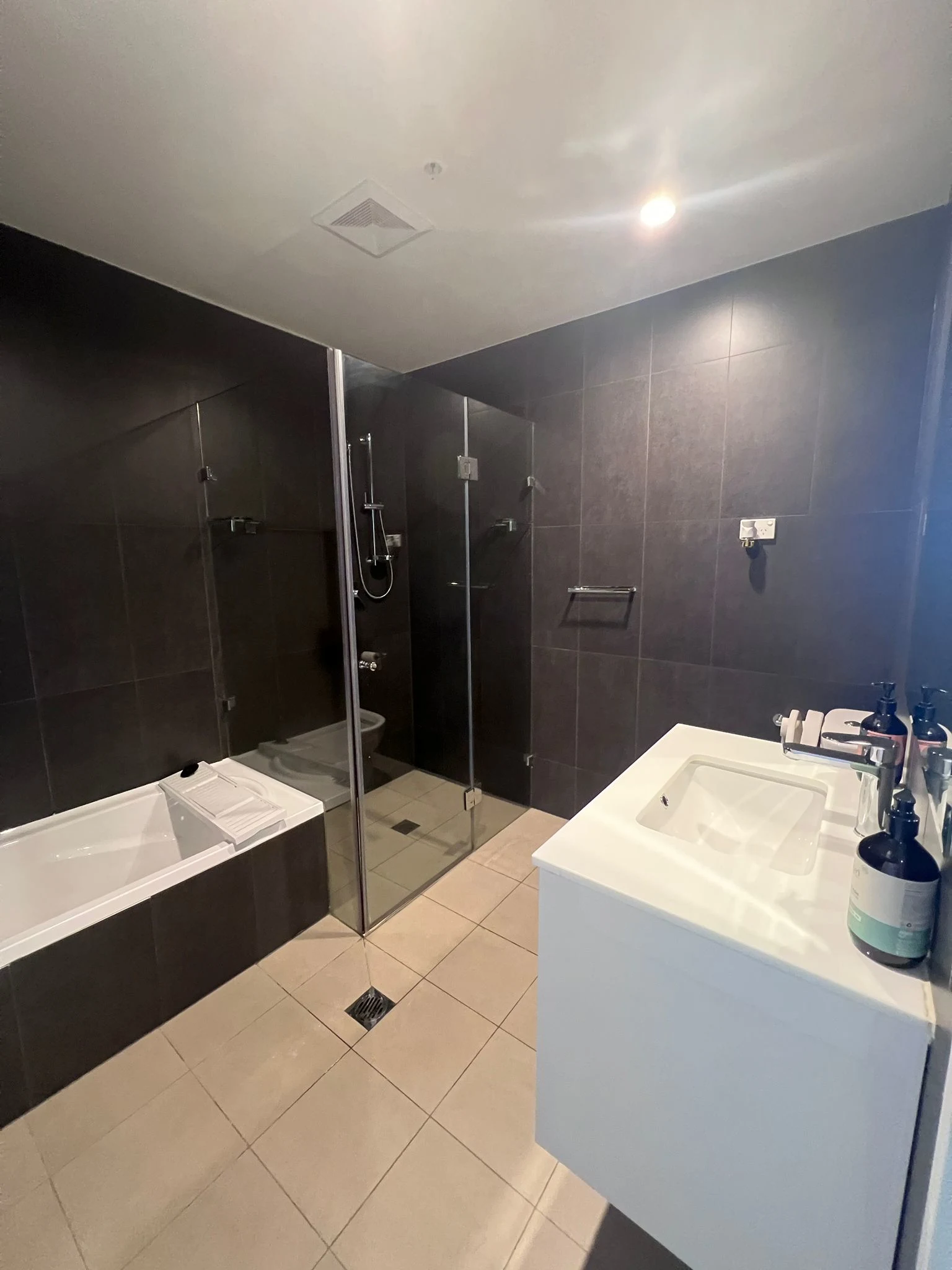 Professional bathroom deep cleaning Sydney